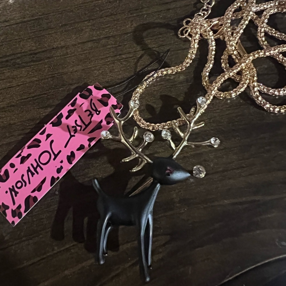 Betsey Johnson Black and Gold Reindeer necklace w 17” chain or pin nwt - Picture 2 of 3